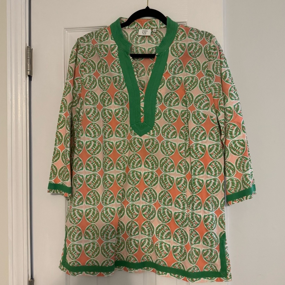 Crown & Ivy beach seashell print pullover tunic size large